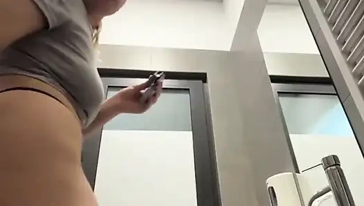 Amcığı parmaklıyor yakın çekim ve dölleme