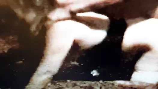 Elise arkadan alıyor