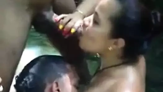 İspanyol ucube emme çük içinde nehir