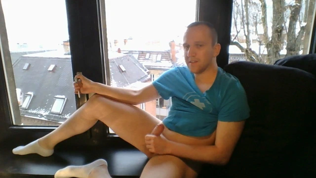 Pencerenin önünde çıplak