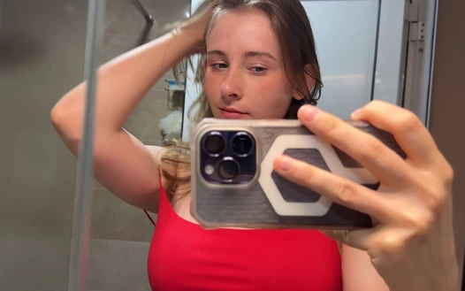 Kırmızı elbiseli pixie duş gösterisi - steamy self-love için telefon azdırma