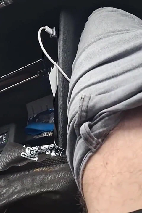 Uygulamanın içinde el işi, sürücünün arabasında ağzına boşalma bıraktı!