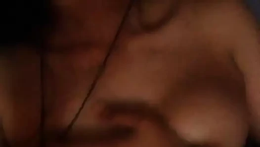 Farah nur shahira göğüsleriyle oynuyor