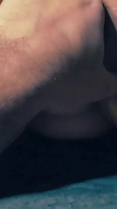 Захватывающий момент из "Мясистую крошку прервали во время раскладки одежды и в конечном итоге жестко трахнули"