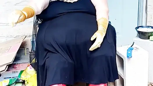 Yarasa kız sigara molası veriyor