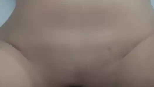 Kız arkadaş esaret altında boşalıyor