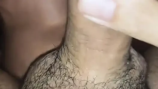 Kölem örümcek adamı taklit etti ve süt gırtlağına kadar baş aşağı durdu