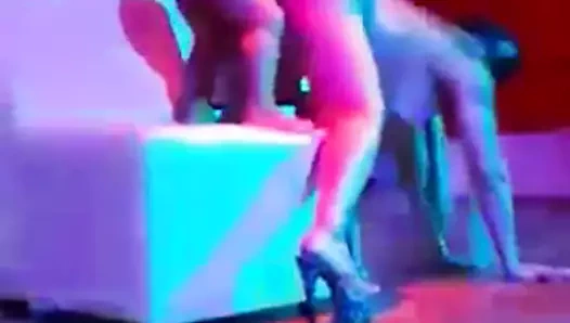 Cüce adam sikişiyor