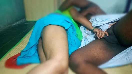 Hintli evli kadın sert sikişiyor büyük göt ev yapımı