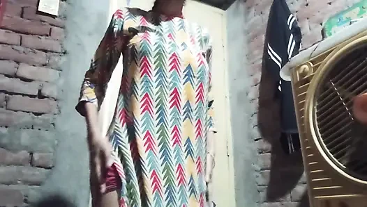 Desi bihari randi ateşli viral masterbating mms gösteriyor ve kıllı amına masaj yapıyor.