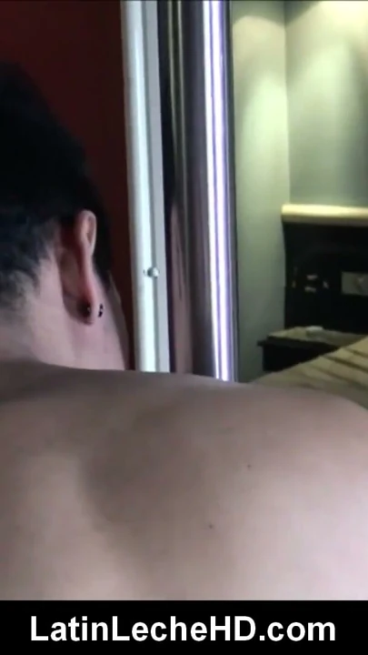 Ekvatorlu Genç Hetero Latin Gay Yabancıya Para Karşılığı Sikiyor | Bölüm 1
