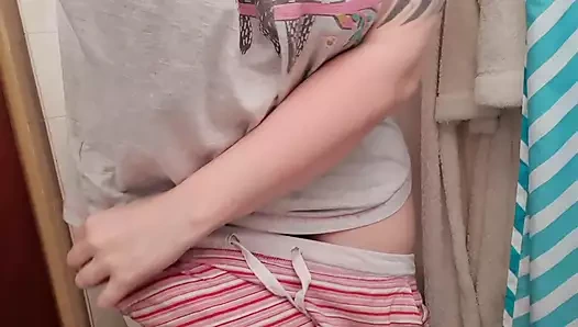 Sıcak sabah çiş derleme, sabah işemek, kıllı kedi