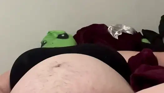 Maskeli iri güzel kadın orgazm