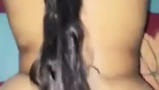 Arkadaşın kız kardeşleri tatmin için sert yarak istiyor