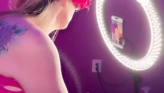 Realhotwife4u canlı yayında hayranlarıyla konuşuyor dölleme deliği partisinde