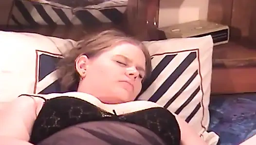 Tombul orta yaşlı seksi kadın genç sert yarağı denemeyi seviyor