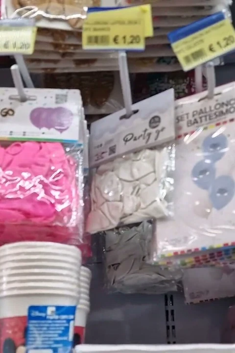 Dev balonlara hayran balon dükkanı turu, parlak lateks ve duyusal azdırma