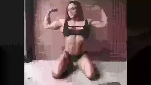 Cm ateşli kaslı bebek