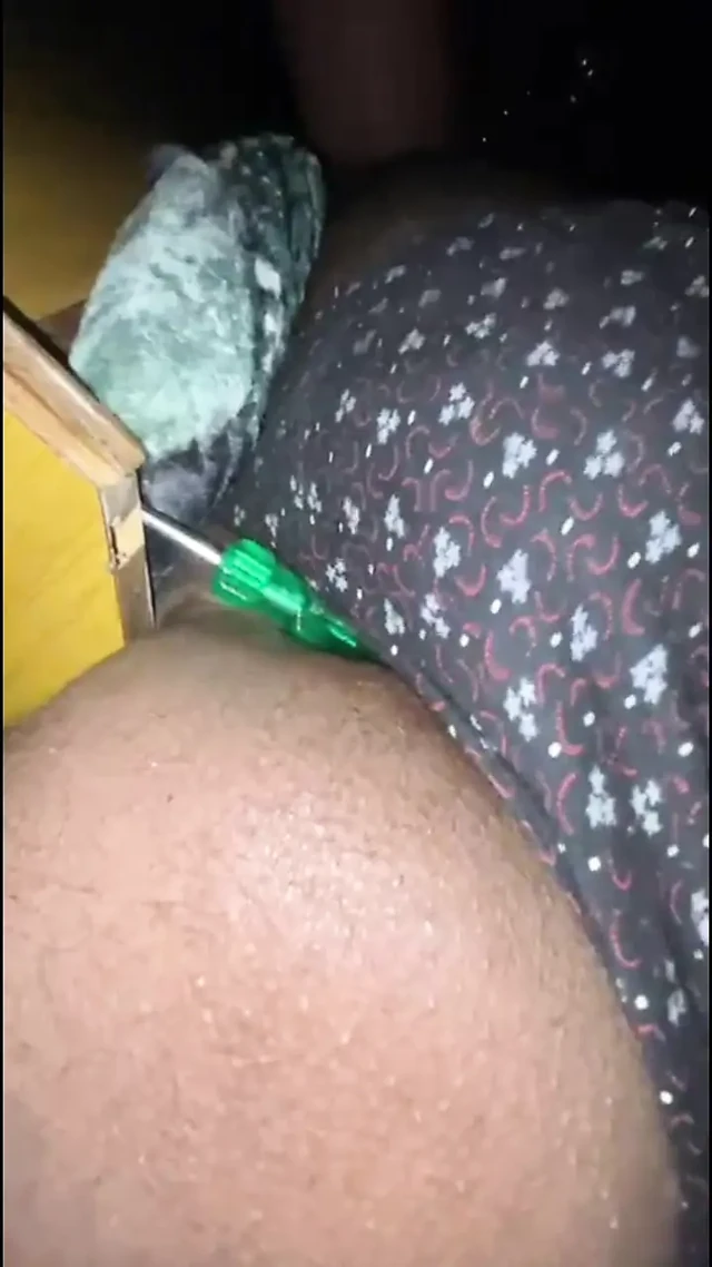 Çok sert sikişiyor.