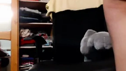 Sıcak kız yapar yapay penis gösteri üzerinde kam harika