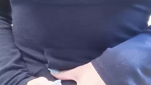 Azriel iki hafta boyunca kendini mahrum bırakıyor ve büyük sert klitorisini parmaklarken büyük bir kenar orgazmı var