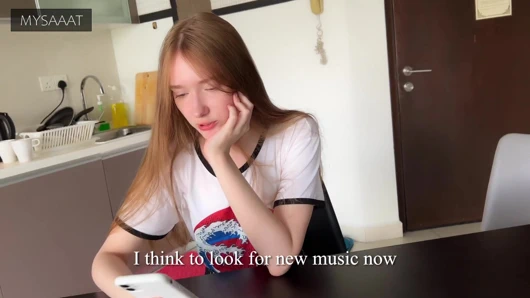 Üvey kız kardeş satrançta kayboldu ve amına iki kez boşalıyor