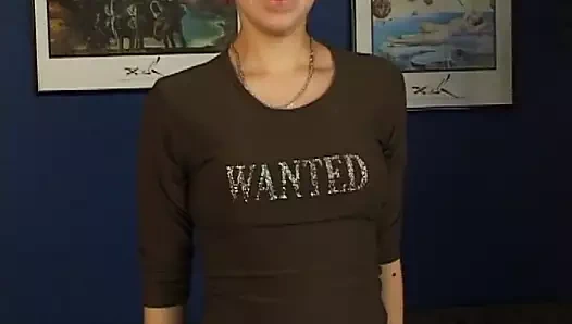 Junges Teen reitet den Schwanz so gut