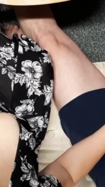 Canı sıkılan üvey annem arkadaşlarımla oyun oynarken bana elle muamele çekiyor | Klip 1