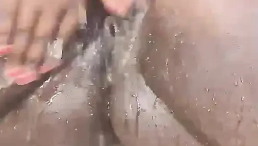 Kanepede fışkırtıyor