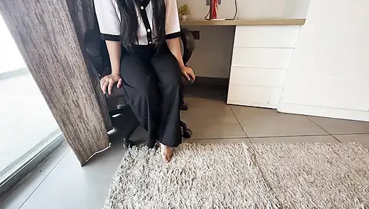 Employee Ko Beer Pila Ke Uske Sath Hardcore Chudai Ki