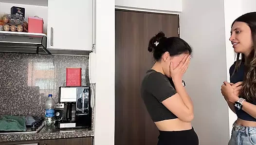 Arkadaşımın kocasının sevgilisiyim, bu yüzden onu lezbiyen seksiyle teselli ediyorum.