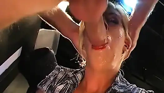 Sarışın Bomba Birden Fazla Yarakla Sert Grup Seks Yapıyor