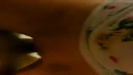 Kızıl saçlı evli kadın ben dışarıdayken yarağa biniyor