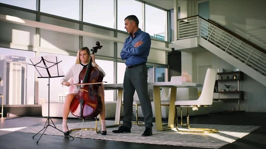 Tushy şımarık genç müzik öğretmeni tarafından cezalandırılır ve ağzı açık