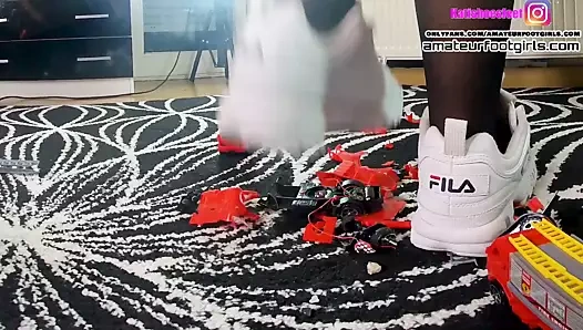 Kati ayaklar altında çiğneme devi ezici spor ayakkabı yüksek topuklu