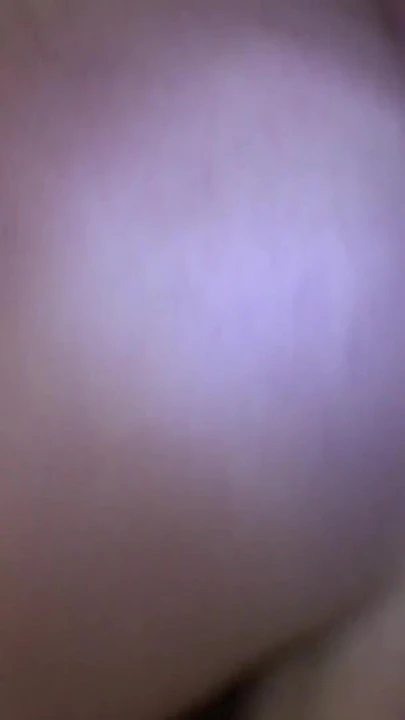 Знаковый момент из "Немецкая тинка в гэнгбэнге в любительском видео с рыжей лучшей подругой"