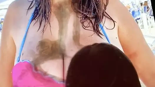 Omaggio sulle poppone  di Arianna