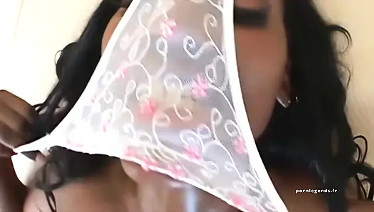 Nyomi banxxx iki büyük yarakla sikiliyor