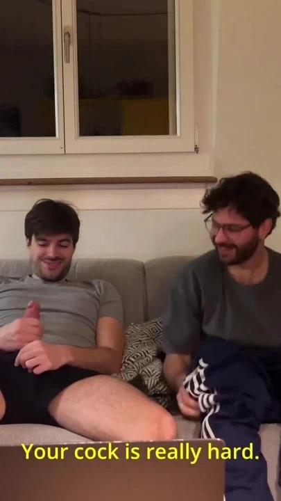 Heteroseksüel arkadaş büyük yarağına dokunmak istedi | Klip 1