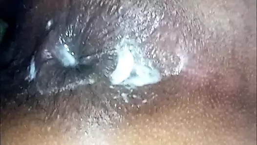 Açık göt teşhiri ve döl serbest bırakma, yaramaz evli kadın gül gibi görünene kadar götünü açıyor