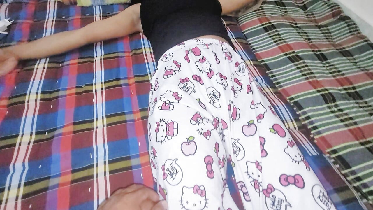 Hintli ateşli seksi kız arkadaşım otellerde seks yapıyor