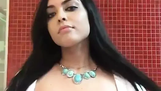 Büyük göğüsler babw gösterilen ona göğüsler için adım baba