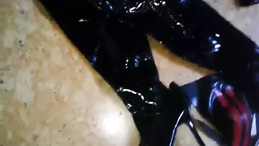 Giymeyi sevdiğimiz lateks-pvc- kauçuk giysiler (sadece bir kısmı kapalı)