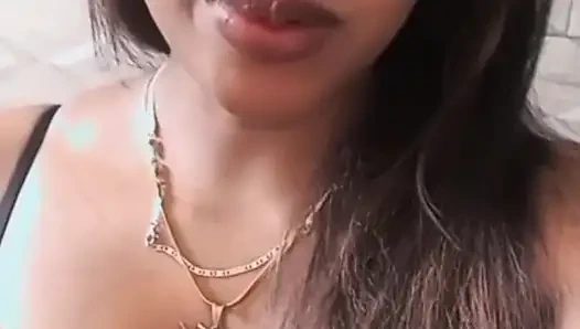 Arzu ve cazibe arasında... Çok fazla düşünmüyorum... Bana bak