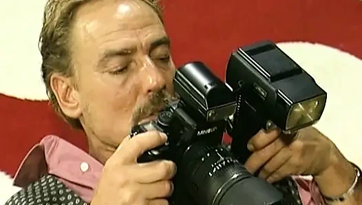 Mükemmel Alman hatun yarağa biniyor ve yalıyor