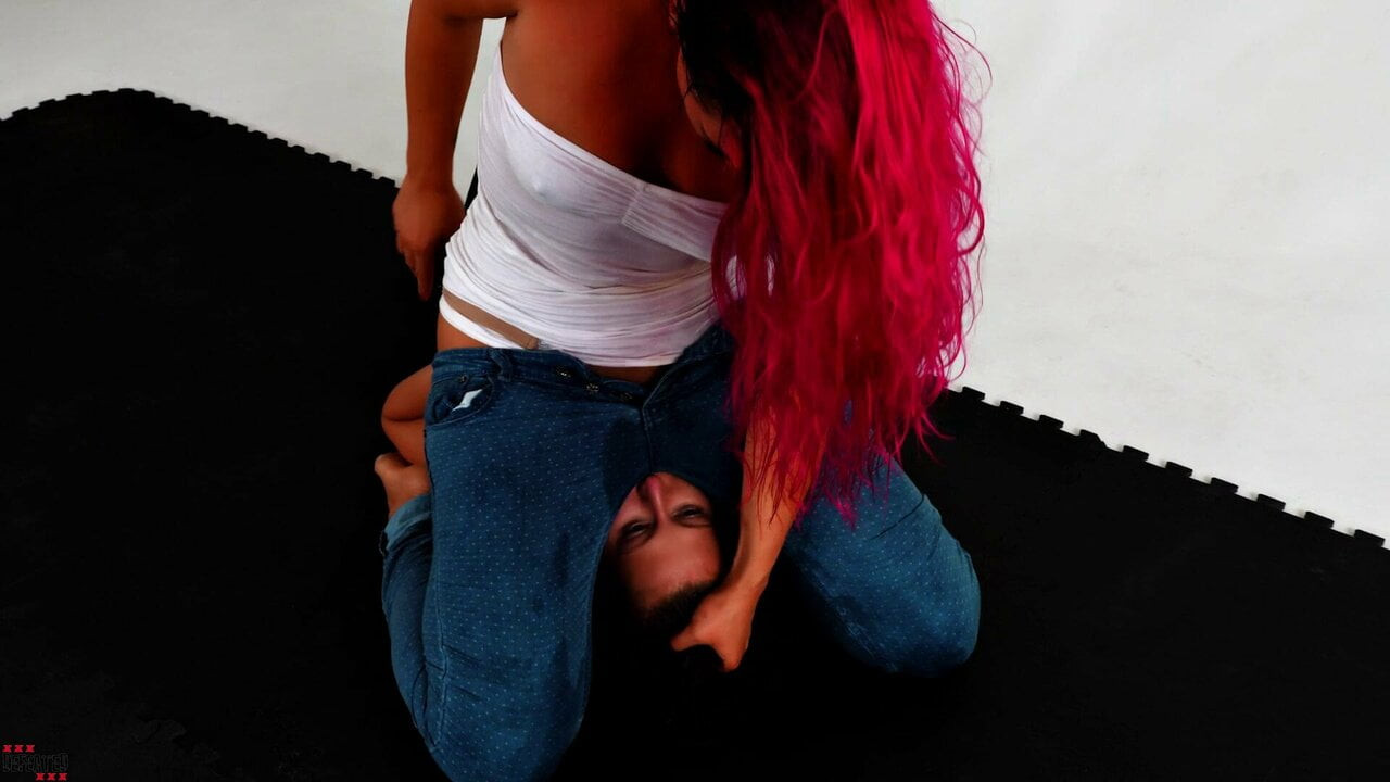 facefuck ile hardcore kız kavgası - tüm yüzünde kedi suyu