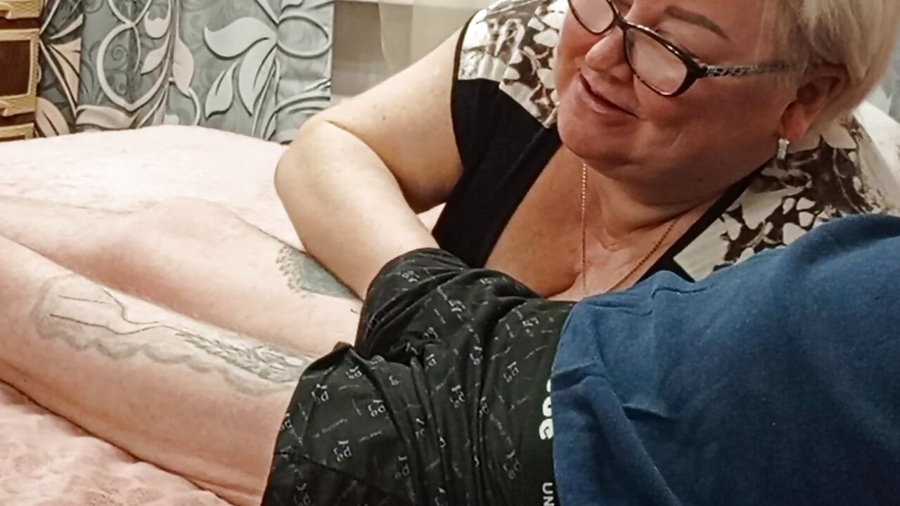 Üvey anne oral seksten sonra tüm dölleri zar zor yutuyor