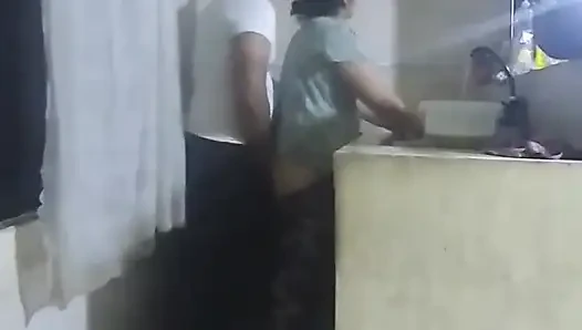 Eğer zam istiyorsan, karım gelmeden seni sikeyim