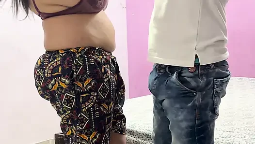 Üniversiteli kız Hintli sikişiyor
