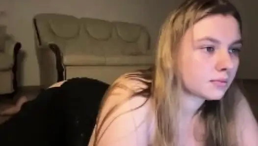 Jucielussie anal fingering doggy in tight jeans